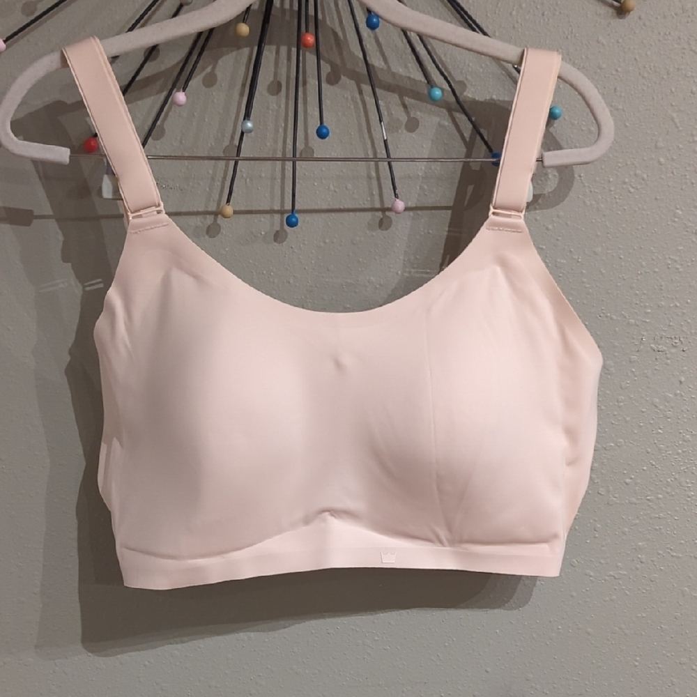SHEFIT Sports Bra Cream 3Luxe Style 110031 Excellent Wireless Moisture Wicking